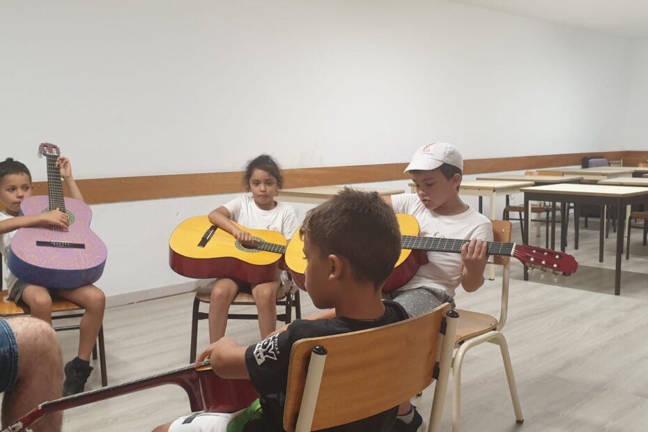 Aulas de guitarra para crianças e jovens11