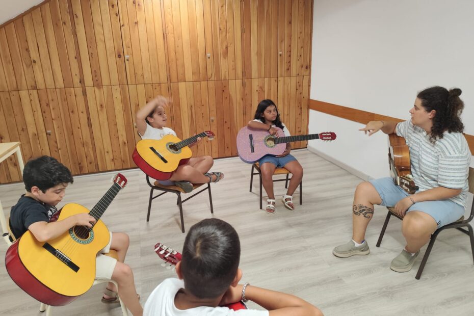 Aulas de guitarra para crianças e jovens2