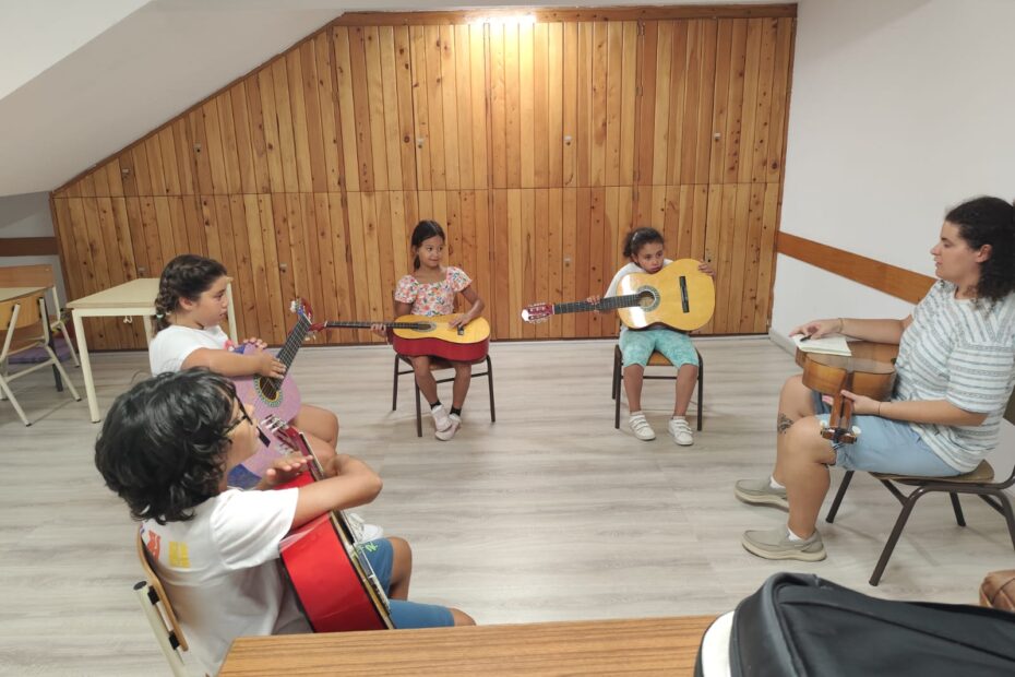 Aulas de guitarra para crianças e jovens3