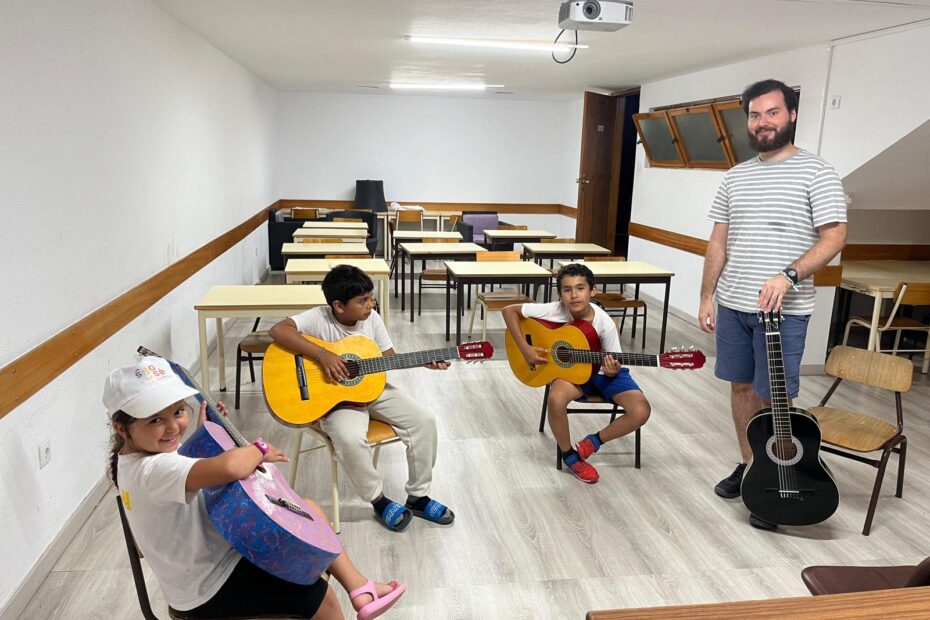 Aulas de guitarra para crianças e jovens4