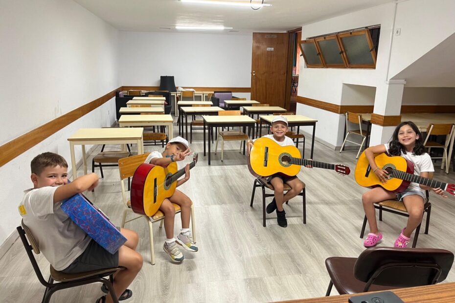 Aulas de guitarra para crianças e jovens5