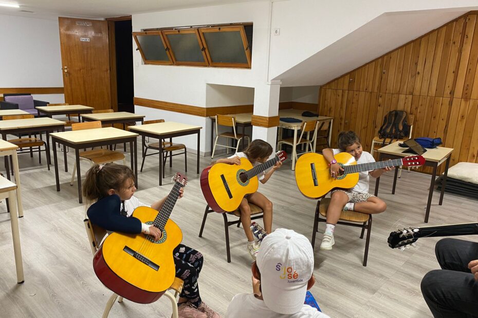 Aulas de guitarra para crianças e jovens7