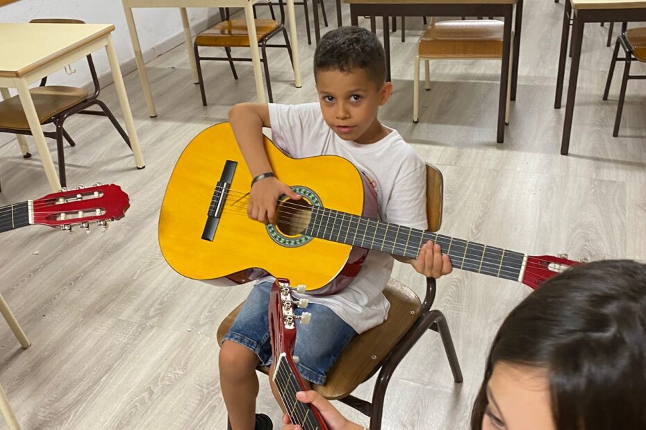 Aulas de guitarra para crianças e jovens9